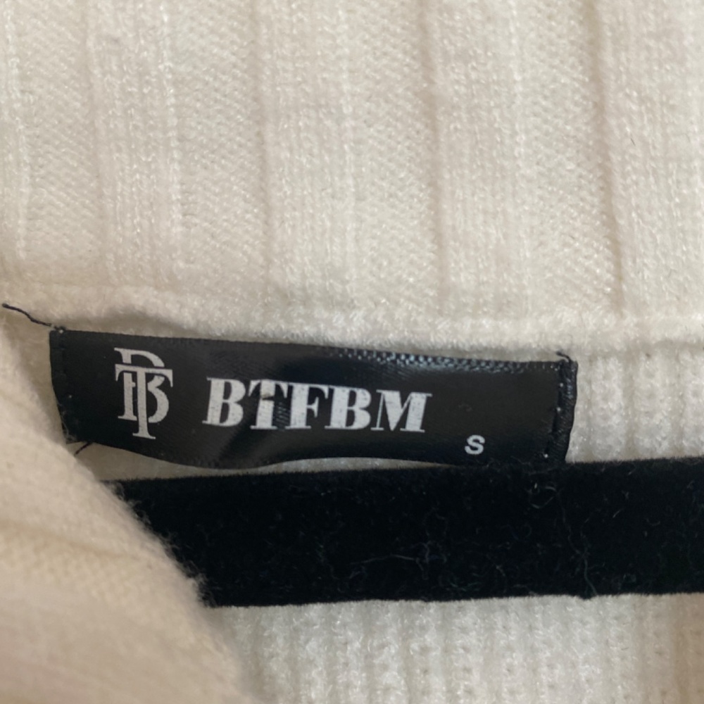 White Collared Sweater. - image 2